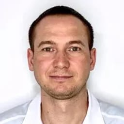 Портретный снимок врача, приём в городе Алматы