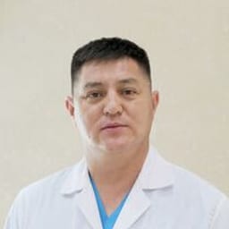 Портретный снимок врача, приём в городе Астана