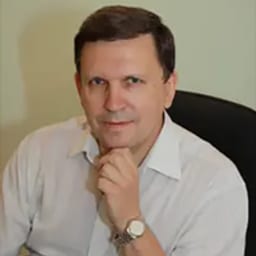 Портретный снимок врача, приём в городе Алматы