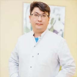Портретный снимок врача, приём в городе Астана