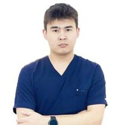Портретный снимок врача, приём в городе Астана