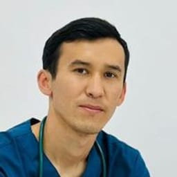 Портретный снимок врача, приём в городе Астана