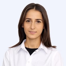 Портретный снимок врача, приём в городе Алматы