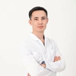 Портретный снимок врача, приём в городе Астана
