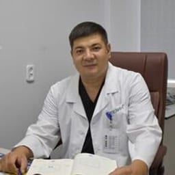 Портретный снимок врача, приём в городе Астана