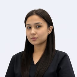 Портретный снимок врача, приём в городе Астана