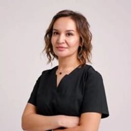 Портретный снимок врача, приём в городе Астана