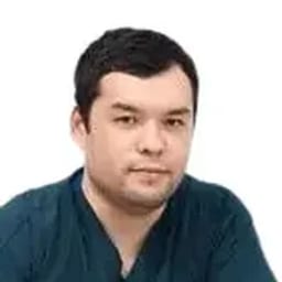 Портретный снимок врача, приём в городе Астана