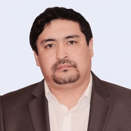 Портретный снимок врача, приём в городе Астана