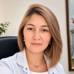 Портретный снимок врача, приём в городе Астана