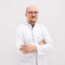 Портретный снимок врача, приём в городе Алматы