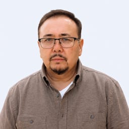 Портретный снимок врача, приём в городе Алматы