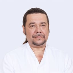 Портретный снимок врача, приём в городе Алматы