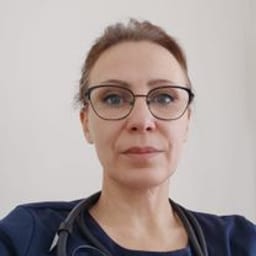 Портретный снимок врача, приём в городе Астана