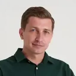 Портретный снимок врача, приём в городе Астана