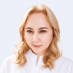 Портретный снимок врача, приём в городе Астана