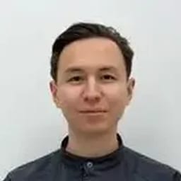 Портретный снимок врача, приём в городе Астана