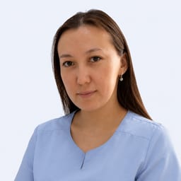 Портретный снимок врача, приём в городе Астана