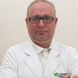 Портретный снимок врача, приём в городе Астана