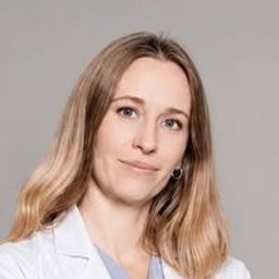 Портретный снимок врача, приём в городе Астана Портретный снимок врача, приём в городе Астана