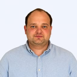 Портретный снимок врача, приём в городе Алматы