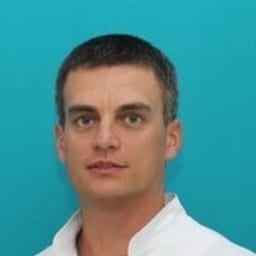 Портретный снимок врача, приём в городе Алматы