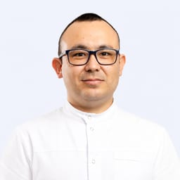 Портретный снимок врача, приём в городе Алматы