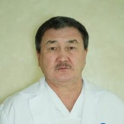Портретный снимок врача, приём в городе Астана