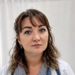 Портретный снимок врача, приём в городе Астана