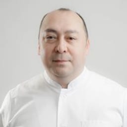 Портретный снимок врача, приём в городе Алматы