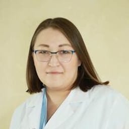 Портретный снимок врача, приём в городе Астана