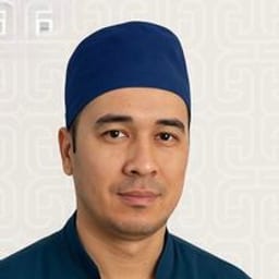 Портретный снимок врача, приём в городе Астана