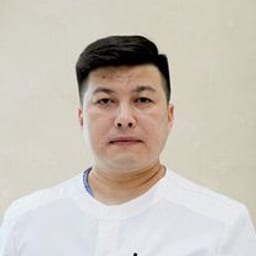 Портретный снимок врача, приём в городе Астана