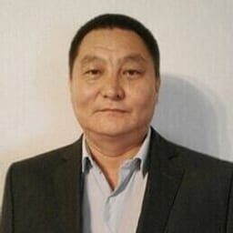 Портретный снимок врача, приём в городе Алматы