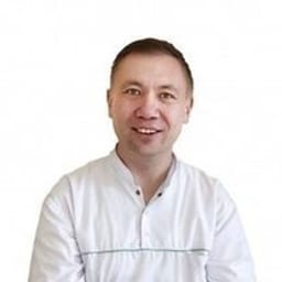 Портретный снимок врача, приём в городе Алматы