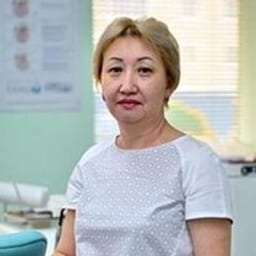 Портретный снимок врача, приём в городе Астана