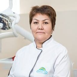 Портретный снимок врача, приём в городе Астана