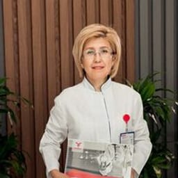 Портретный снимок врача, приём в городе Астана