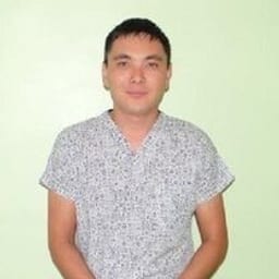 Портретный снимок врача, приём в городе Алматы