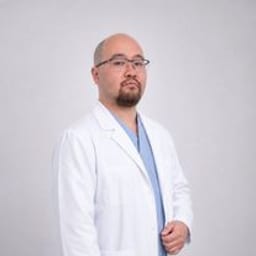 Портретный снимок врача, приём в городе Алматы