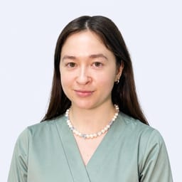 Портретный снимок врача, приём в городе Алматы