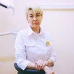 Портретный снимок врача, приём в городе Алматы