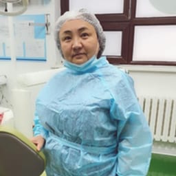 Портретный снимок врача, приём в городе Астана