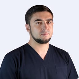 Портретный снимок врача, приём в городе Алматы