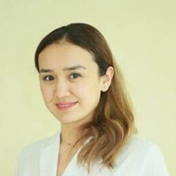 Портретный снимок врача, приём в городе Астана