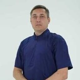 Портретный снимок врача, приём в городе Астана