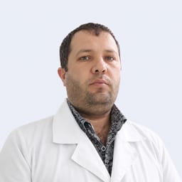 Портретный снимок врача, приём в городе Алматы