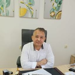 Портретный снимок врача, приём в городе Астана
