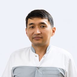 Портретный снимок врача, приём в городе Алматы