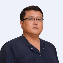 Портретный снимок врача, приём в городе Алматы
